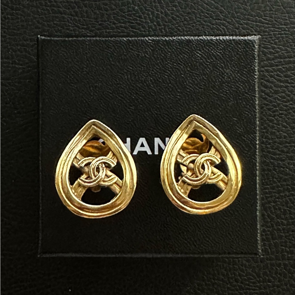 Chanel CC VINTAGE Gold Plated logo teardrop earrings Spring 1996